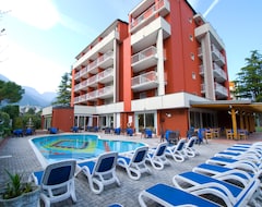 Khách sạn Hotel Royal (Riva del Garda, Ý)