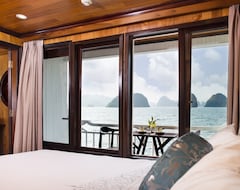 Hotel Aphrodite Cruises (Hong Gai, Vietnam)