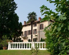 Toàn bộ căn nhà/căn hộ Historic Villa In The Heart Of Brianza (Annone di Brianza, Ý)