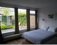 Bed & Breakfast 28 appartement met ruime tuin en gratis prive parkeren ideaal voor gezinnen (Assen, Netherlands)