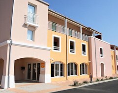 Khách sạn Tidy Apartments With Large, Heated Swimming Pool In French Catalonia (Port Barcarès, Pháp)