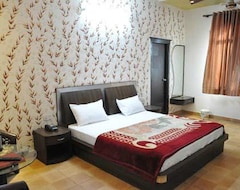 Hotelli CAPITAL O74359 Hotel Mukut Mahal (Meerut, Intia)