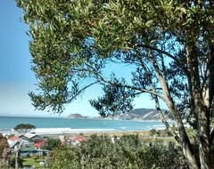 Entire House / Apartment Panoramic Seaview Ecolodge (Tokomaru Bay, New Zealand)