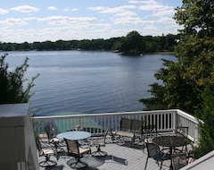 Entire House / Apartment Relaxing getaway -Beautiful Lake Home (Sullivan, USA)