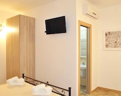 Hotel The Mimosas 600 Meters From The Sea (Pulsano, Italien)