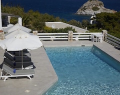 Hotel 9 Muses Exclusive Apartments (Patmos - Chora, Greece)