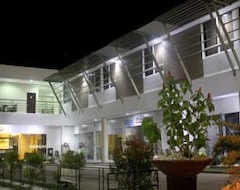 Khách sạn Holiday Suites (Puerto Princesa, Philippines)