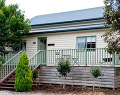 Koko talo/asunto Wood Duck Cottage & Bunk House (Yea, Australia)