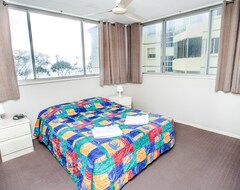 Khách sạn The Shore Apartments (Surfers Paradise, Úc)