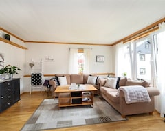 Cijela kuća/apartman Apartment, About 80 M2. Centrally Located On Dalekvam, 1st Floor In Three-person House. (Voss, Norveška)