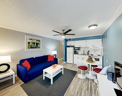 Hele huset/lejligheden Sunset Beach Apartment Suites | Stroll To Madeira Beach! (Madeira Beach, USA)