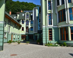 Khách sạn Karpaty (Khust, Ukraina)