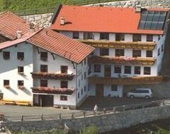 Otel Sonnenhof (Pfunds, Avusturya)