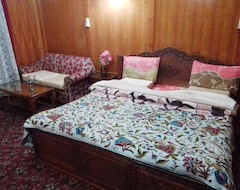 Hotel Athena Palace Housebat (Srinagar, India)