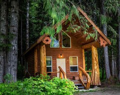 Entire House / Apartment Bella Coola Grizzly Tours Cabins (Bella Coola, Canada)