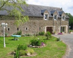 Bed & Breakfast La Grande Malardiere (Saint-Georges-Buttavent, Francuska)