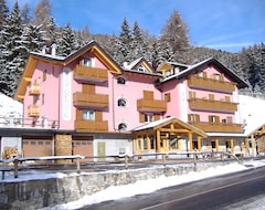 Khách sạn Hotel La Roccia (Passo del Tonale, Ý)