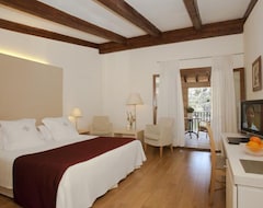 Hotel Lhermitage & Spa (Orient, Spain)