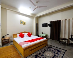 Khách sạn OYO Home 15182 Blossom Studio Rafting Point (Kullu, Ấn Độ)
