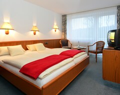 Khách sạn Land-gut-Hotel am Kaiserbrunnen (Brakel, Đức)