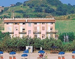 Hotelli Rivamare (Massignano, Italia)