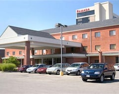 Khách sạn Ramada by Wyndham Topeka Downtown Hotel & Convention Center (Topeka, Hoa Kỳ)