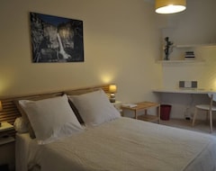Casa/apartamento entero Appart 'Hyper Center Of Reims 60 Eur / 2 Pers + 10 Eur 4 Pers, Terrace 9M2, Living Room Garden (Reims, Francia)