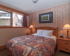 Toàn bộ căn nhà/căn hộ Feel At Home In The Rockies! Cozy Condo With Hot Pools Access (Banff, Canada)
