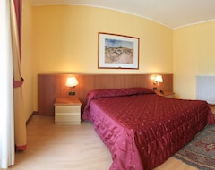 Hotel Bavaria (Levico Terme, Italija)
