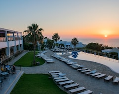 فندق ثيو سان سيت باي هوليداي فيليدج (بافوس, قبرص)