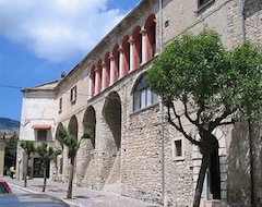 Otel La Taverna (Frosolone, İtalya)