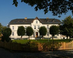 Khách sạn Familienhotel Gut Nisdorf (Stralsund, Đức)