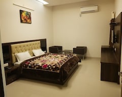 Hotel RR (Gurgaon, India)