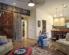 Entire House / Apartment Super Comfy and Quiet . . . Newly Built 2 Bedroom, 2 Bath Guesthouse (Cottonwood Falls, USA)