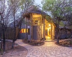Hotel Tambuti Lodge (Pilanesberg National Park, South Africa)