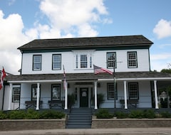 Khách sạn The Grafton Village Inn (Grafton, Canada)