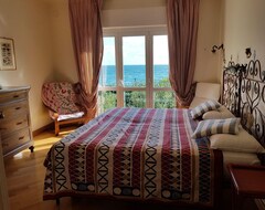 Tüm Ev/Apart Daire Exclusive Apartment By The Beach. Amazing Sea View From Wide Terrace And Bedroom (Monterosso al Mare, İtalya)