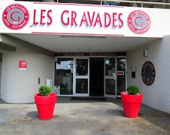 Khách sạn Hotel Logis Les Gravades (Ussel, Pháp)