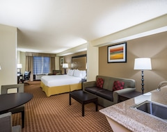 Holiday Inn Express Hotel & Suites-North East, An Ihg Hotel (North East, USA)