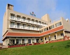 Hotel Tanarika Resort (Jalgaon, India)