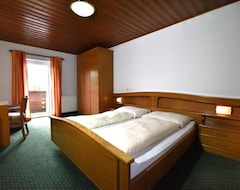 Khách sạn Hotel&wirtshaus Sonne (Weyregg am Attersee, Áo)