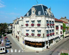 Khách sạn Hotel Restaurant Des Remparts (Chaumont, Pháp)