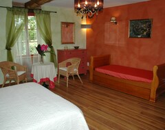 Bed & Breakfast Chambres d'Hotes Les Douves (Saint-Thomas, Pháp)