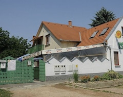Otel Napsugár Vendégház (Újkígyós, Macaristan)