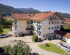 Khách sạn Hotel Salzburger Hof (Bergen, Đức)