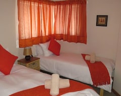 Entire House / Apartment Orange House Self Catering (Aus, Namibia)