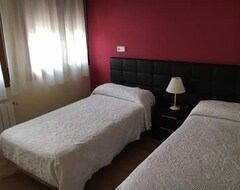 Hotel La Laguna (Uña, Spain)