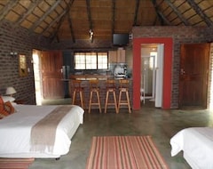 Khách sạn Sunset Creek Game Lodge (Hoedspruit, Nam Phi)