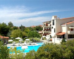 Hotel Ionis (Peratata, Greece)