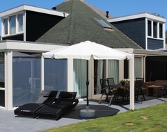 Toàn bộ căn nhà/căn hộ 200M From The Sea, 6 Person House With Sauna, Swimming Pool, Tennis And Playground (Sint Maartensdijk, Hà Lan)